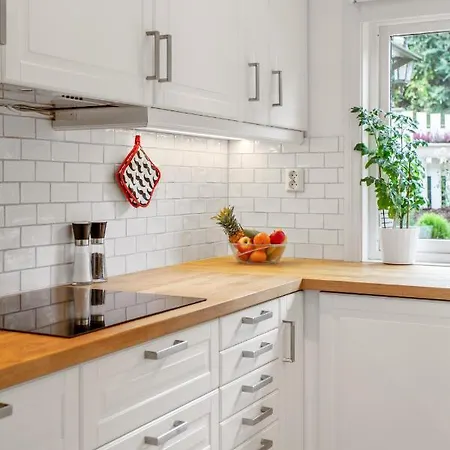 Bed and Breakfast Close To Center - Modern